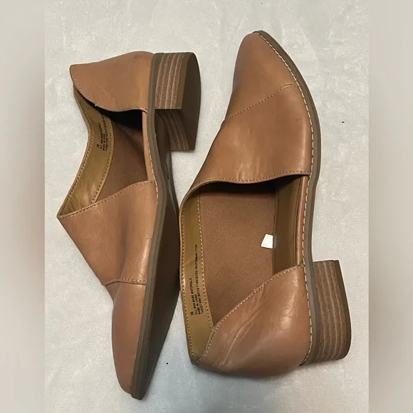 Universal Thread Tan Women's Flats - Picture 2 of 5